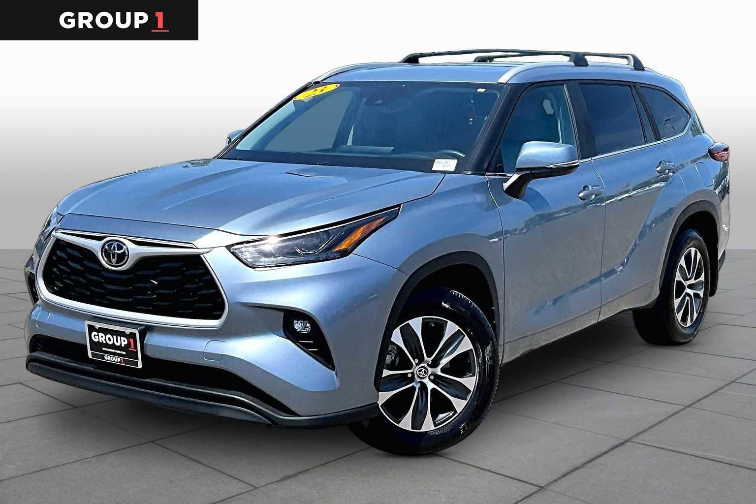 Used 2023 Toyota Highlander XLE AWD/4WD image 1