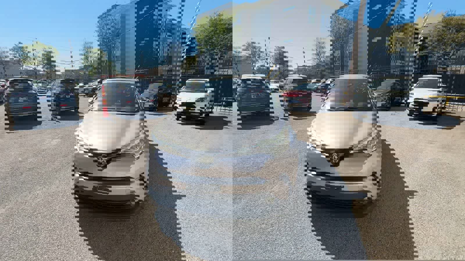 Used 2018 Toyota C-HR XLE image 3