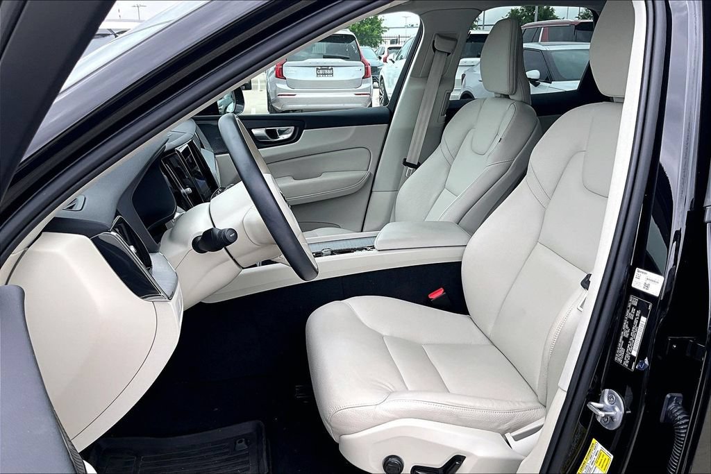 Certified 2024 Volvo XC60 B5 Plus w/ Protection Package Premier AWD/4WD image 32