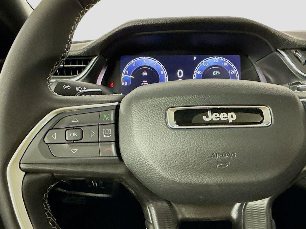 New 2025 Jeep Grand Cherokee L Laredo image 32