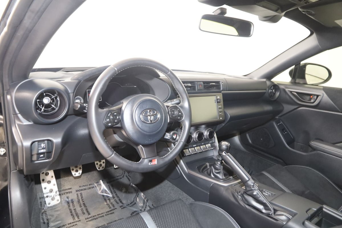 Used 2024 Toyota GR86 Premium RWD image 27