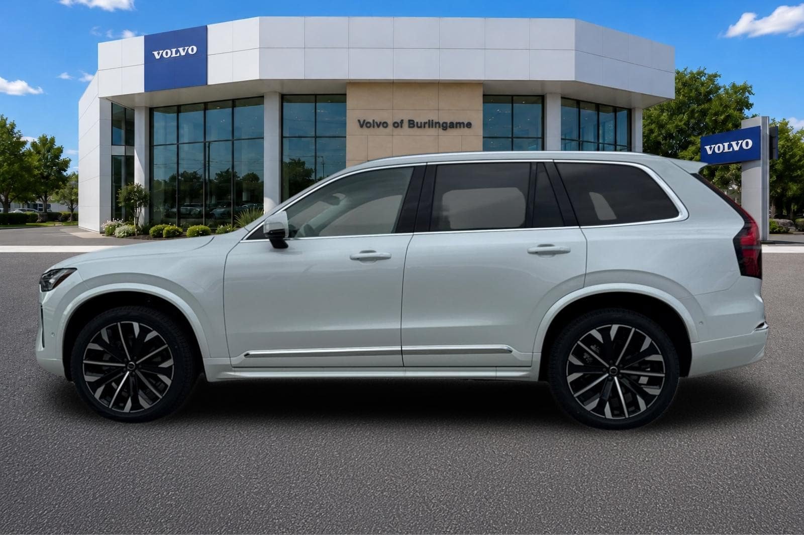 New 2026 Volvo XC90 B5 Plus w/ Protection Package AWD/4WD image 6