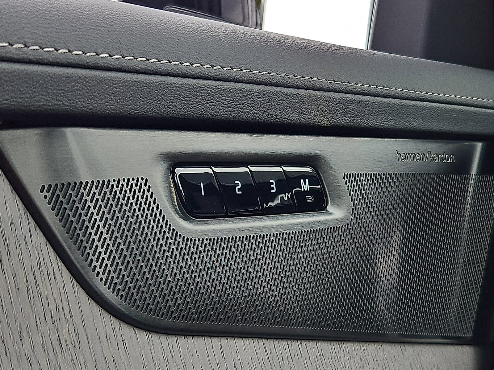 New 2026 Volvo XC90 B6 Ultra image 19
