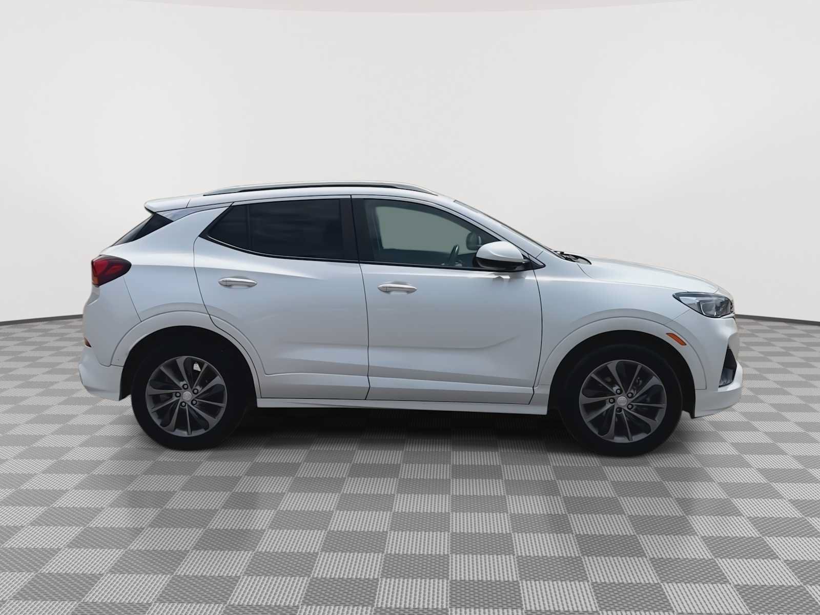 Used 2022 Buick Encore GX Select w/ Sport Touring Package FWD image 9