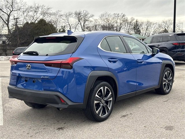 Certified 2022 Lexus UX 200 w/ Accessory Package (Z2) image 5