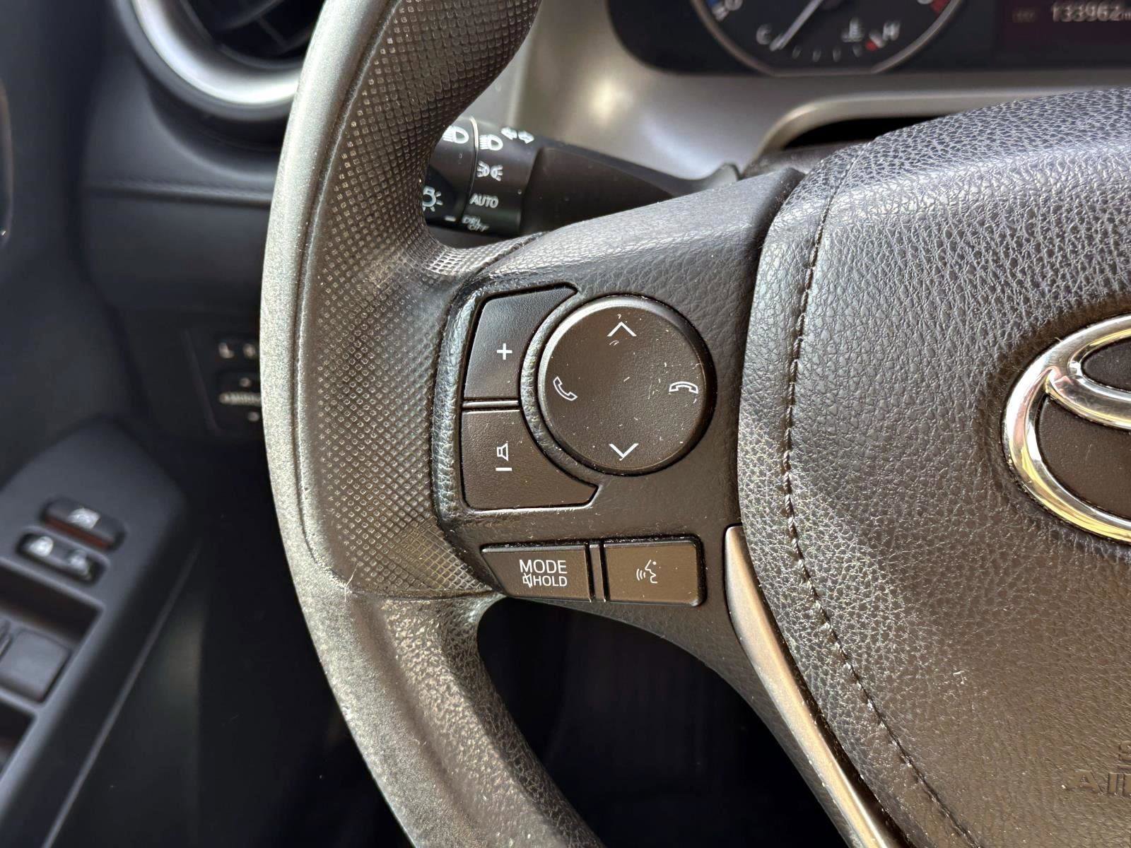 Used 2018 Toyota RAV4 LE image 21