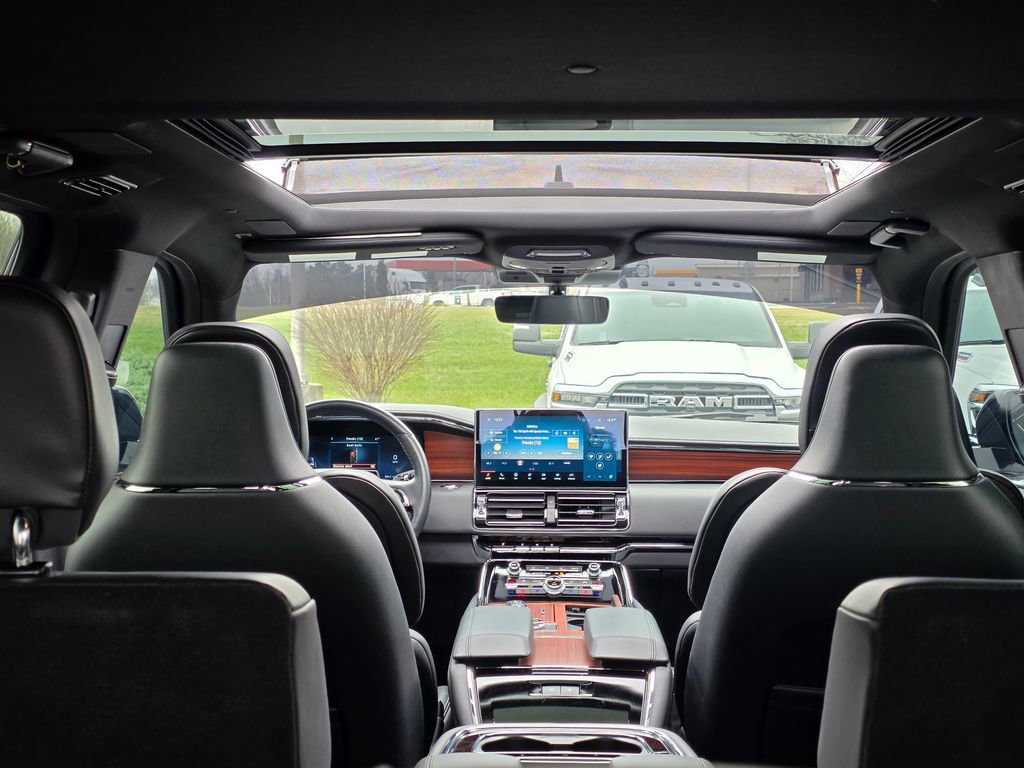 Used 2024 Lincoln Navigator Reserve image 34