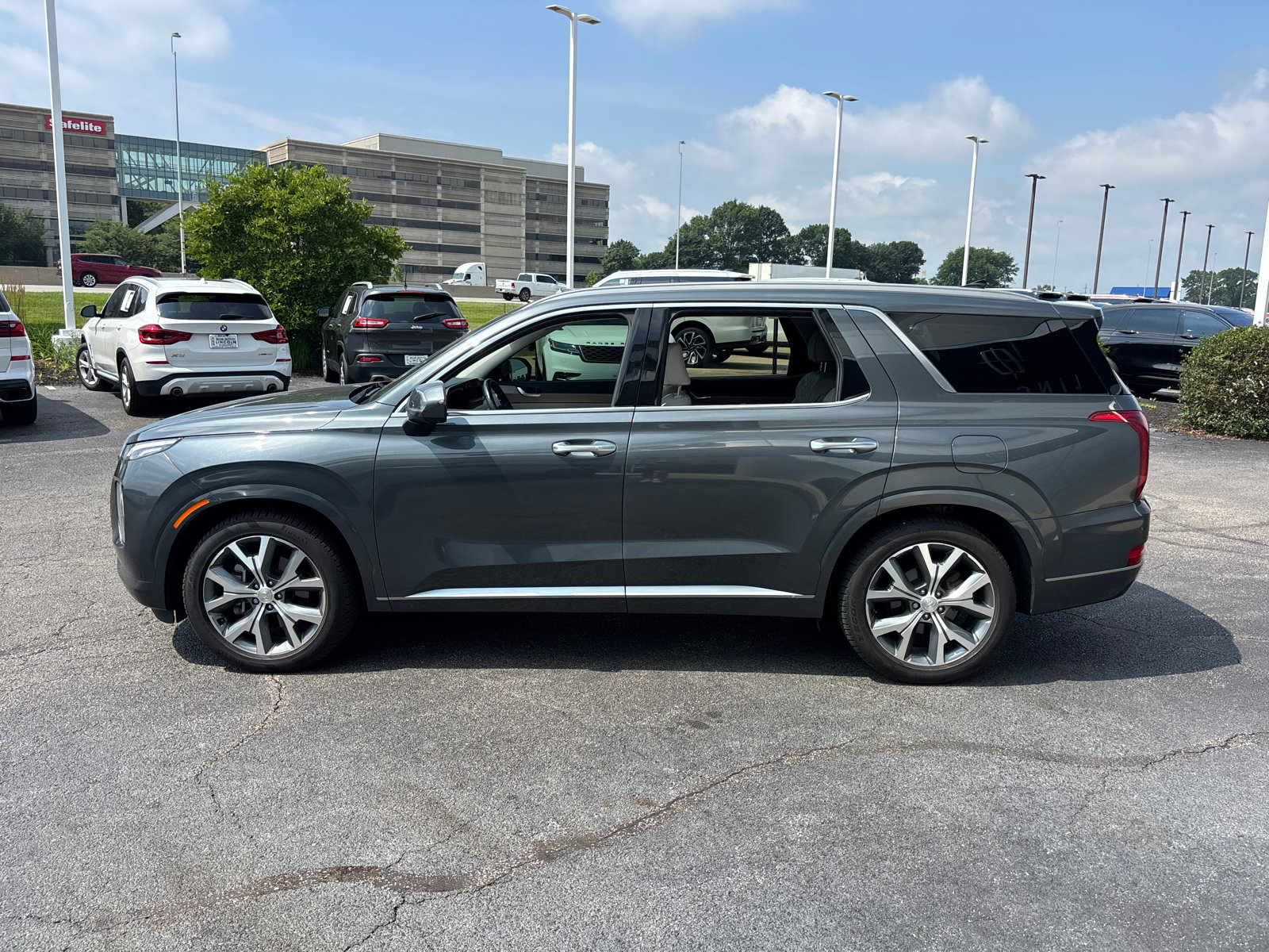 Used 2021 Hyundai Palisade Limited FWD image 4