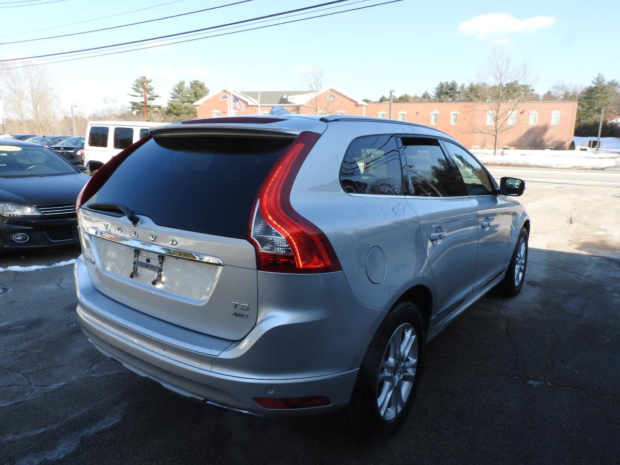 Used 2016 Volvo XC60 T5 Platinum w/ Climate Package AWD/4WD image 4