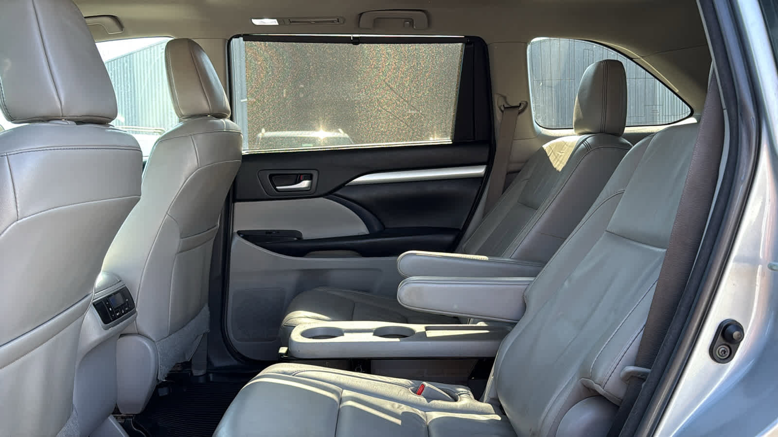 Used 2018 Toyota Highlander XLE image 25