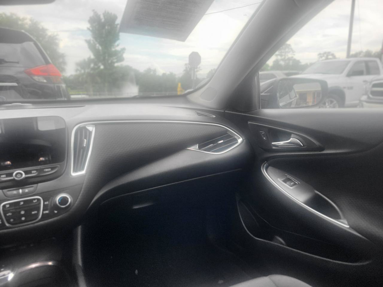 Used 2020 Chevrolet Malibu LT FWD image 54
