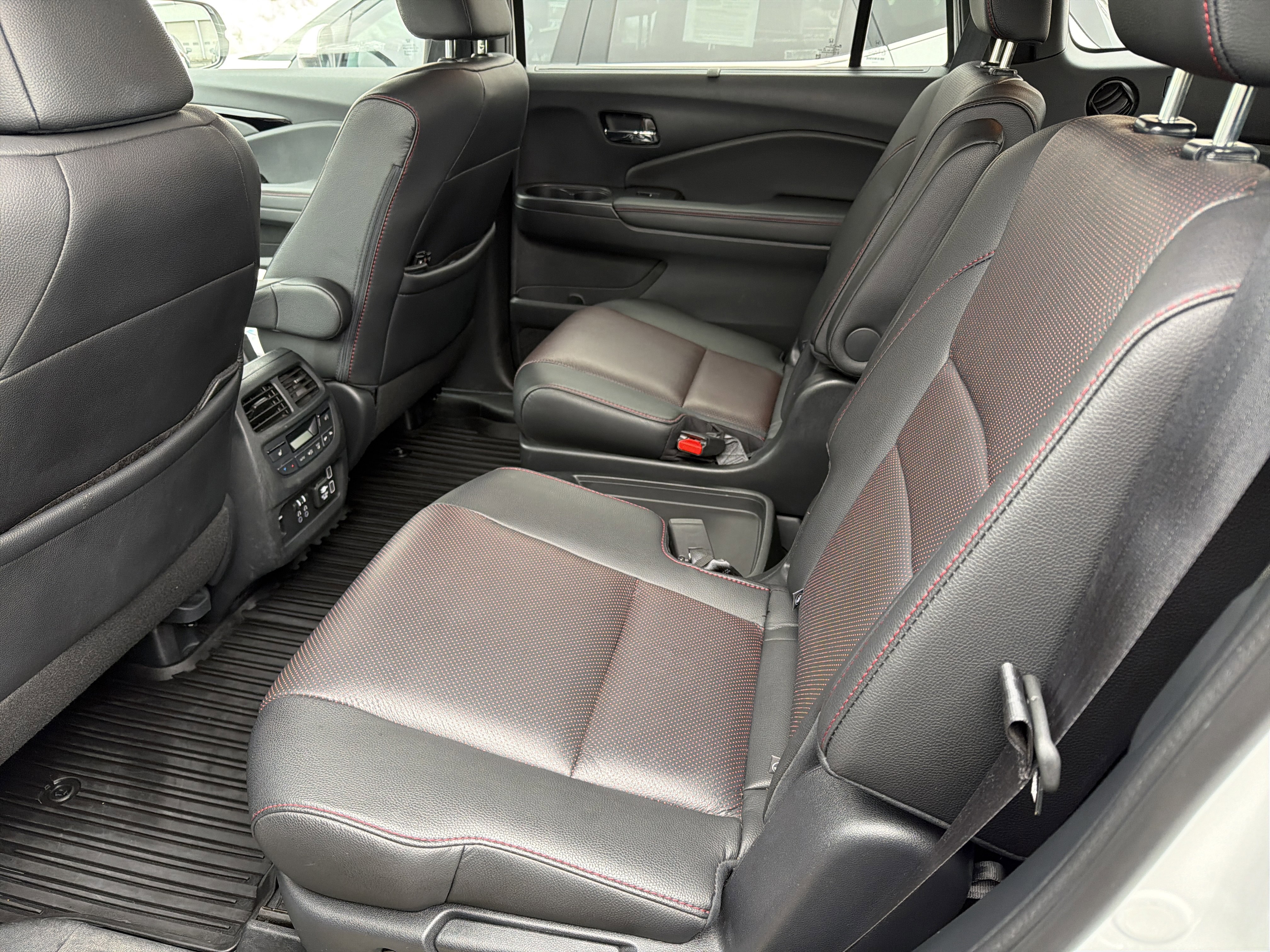 Used 2022 Honda Pilot Black Edition image 27