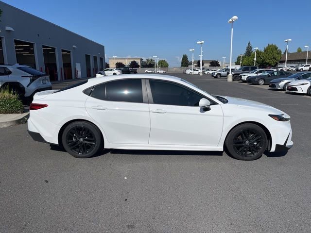 Used 2025 Toyota Camry SE w/ Convenience Package FWD image 4