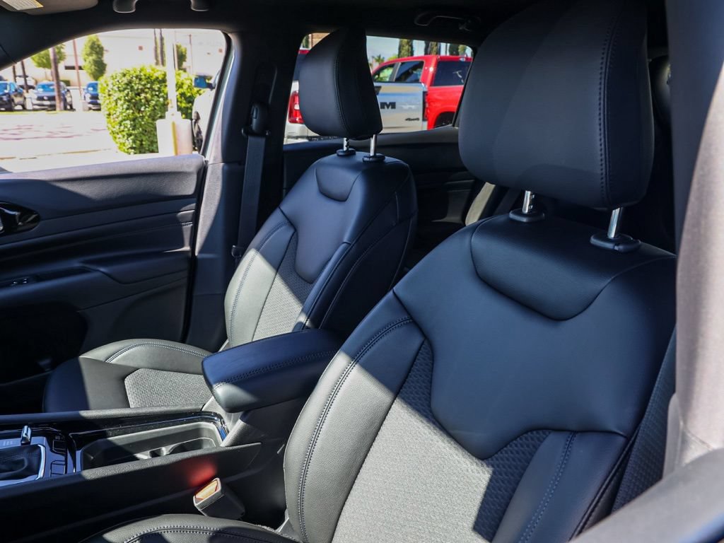 New 2026 Jeep Compass Latitude AWD/4WD image 15