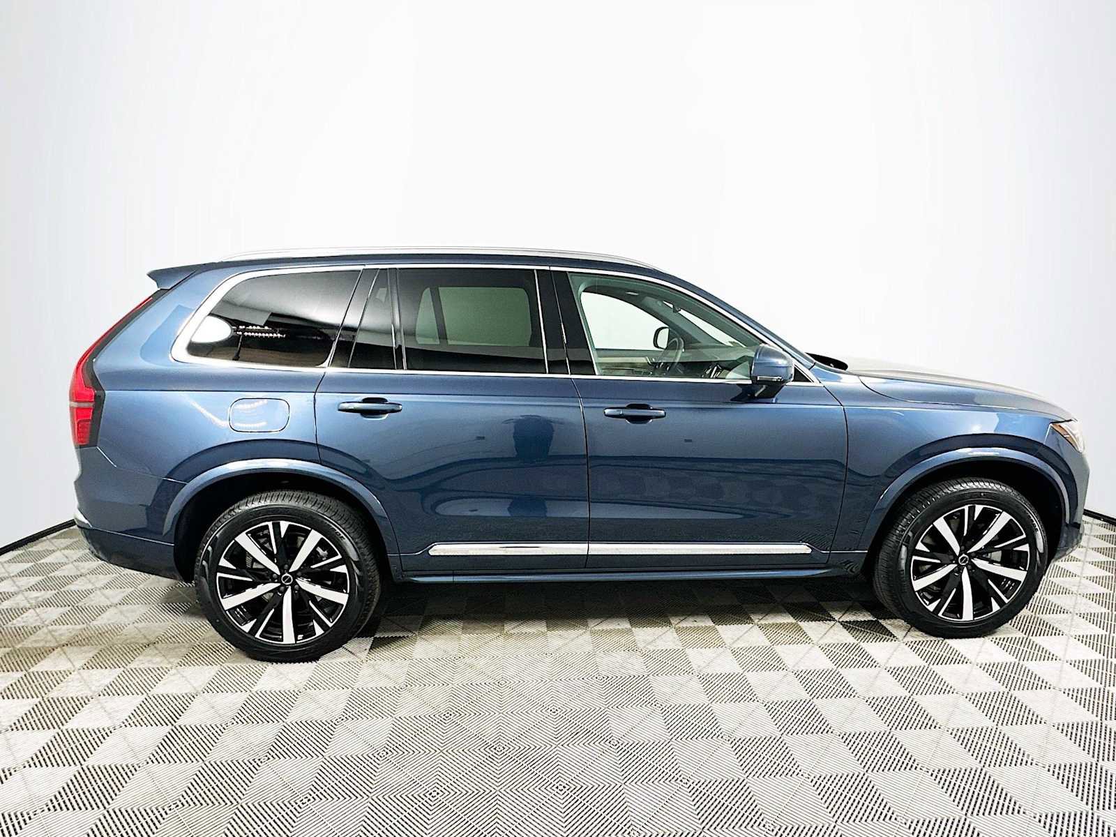 New 2026 Volvo XC90 B5 Core image 8