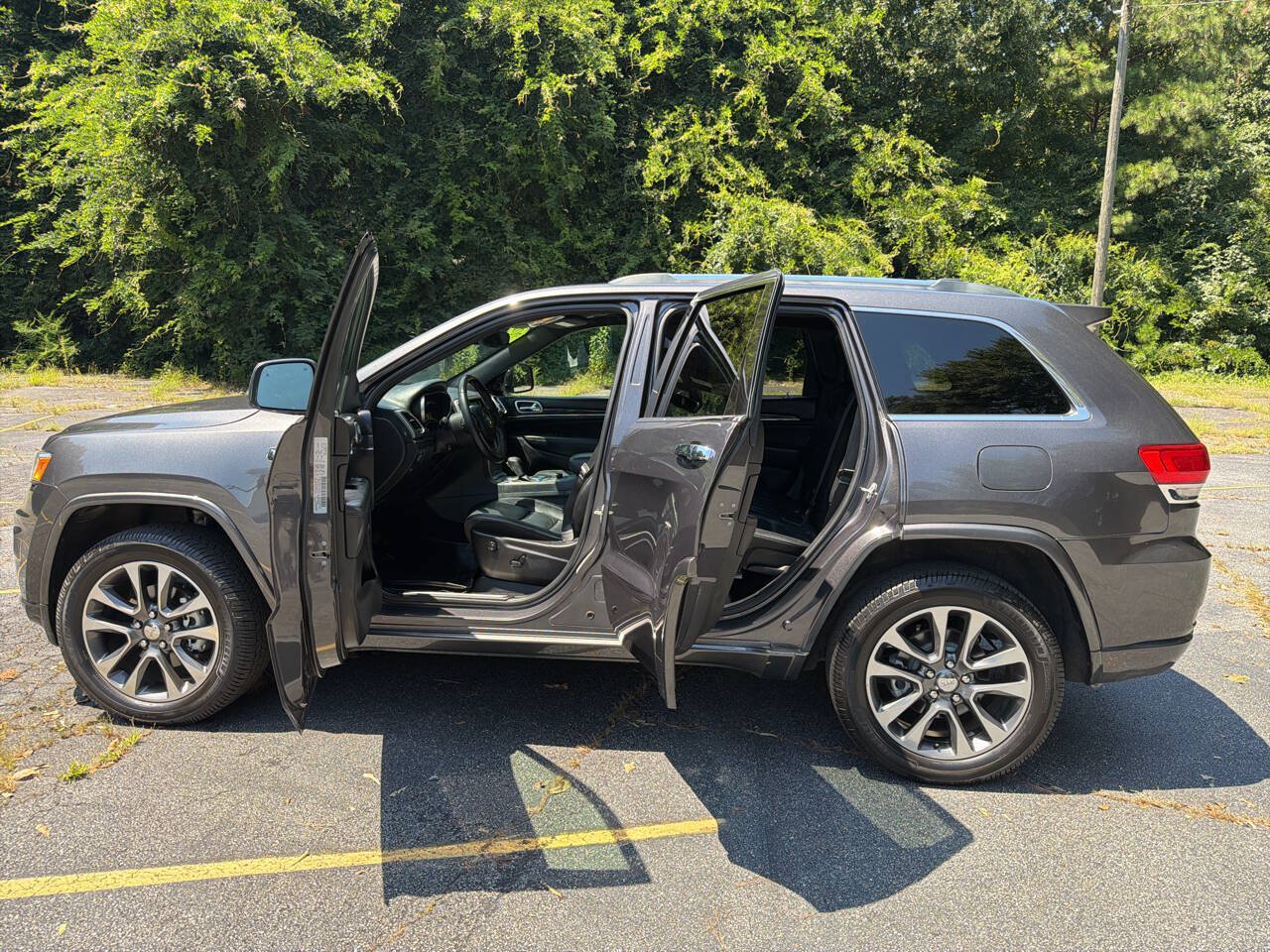 Used 2018 Jeep Grand Cherokee Overland AWD/4WD image 18