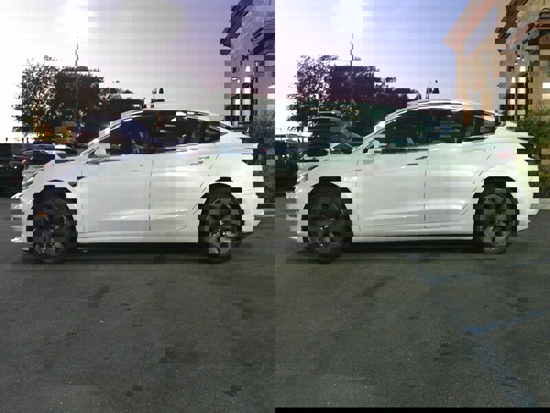 Used 2019 Tesla Model 3 Standard Range image 3