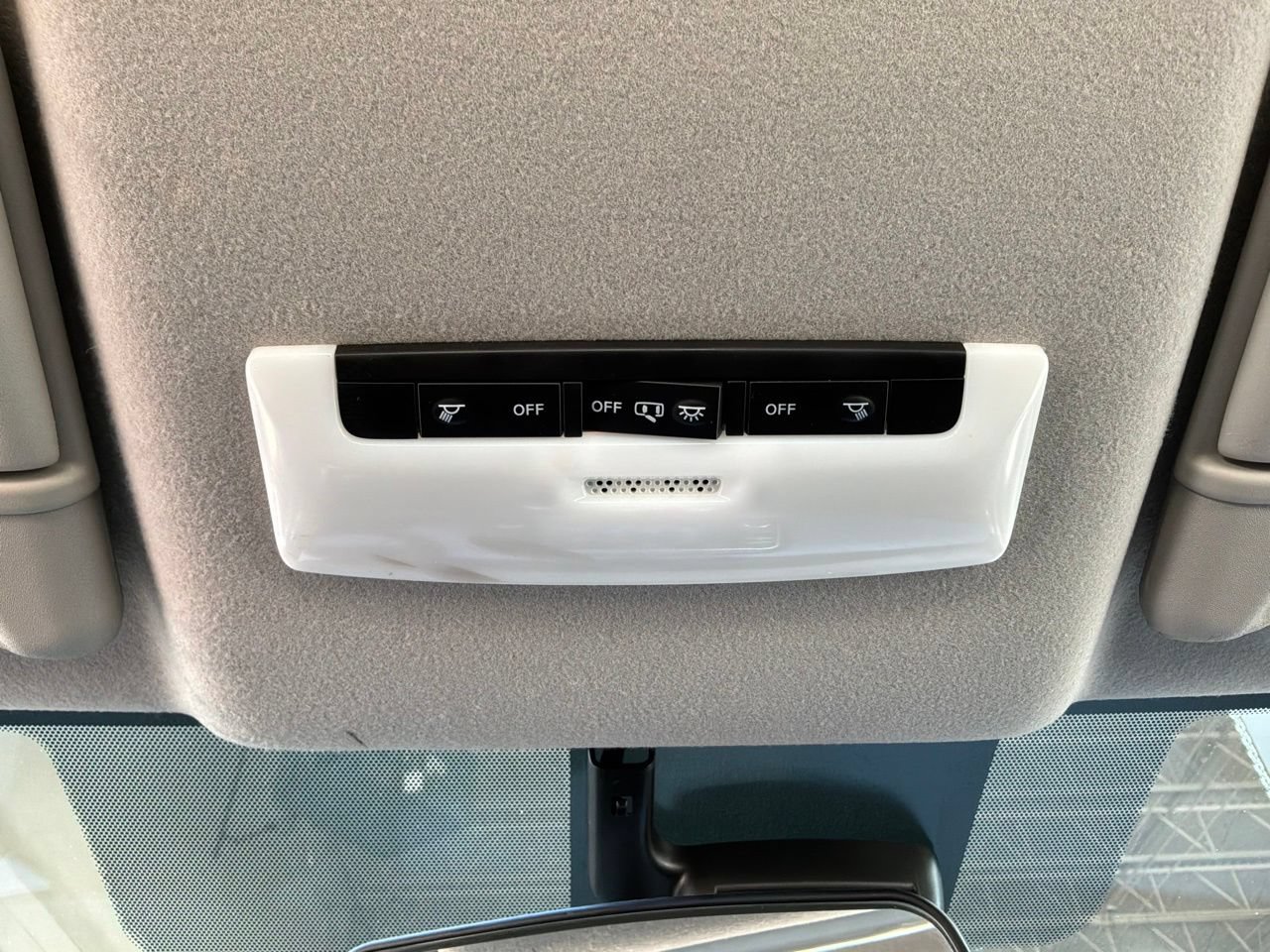 Used 2025 Nissan Versa SV FWD image 15
