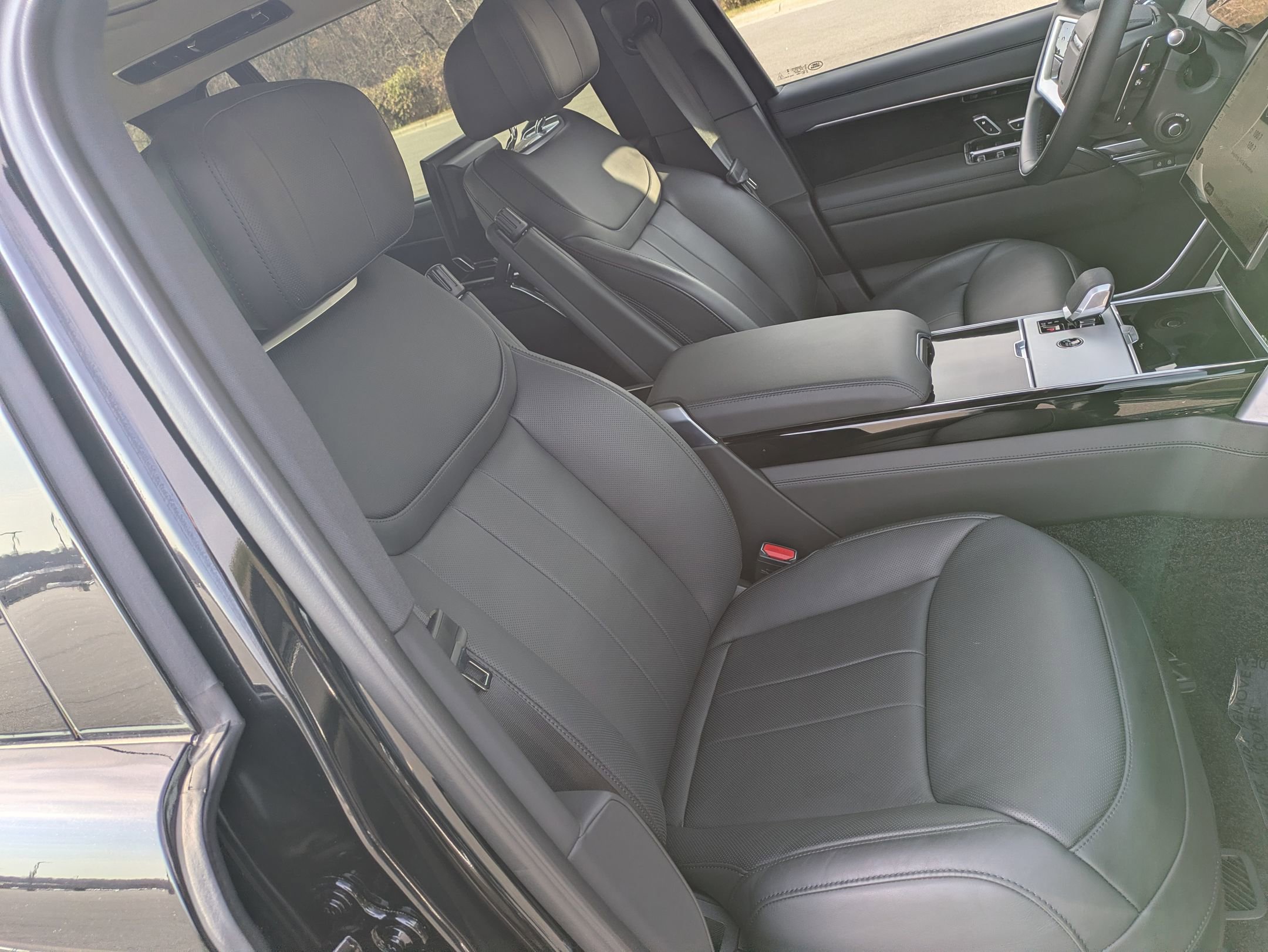 Used 2025 Land Rover Range Rover Long Wheelbase Autobiography image 31