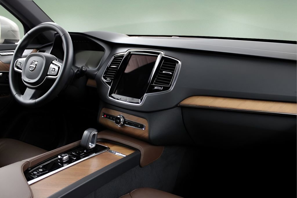 Used 2023 Volvo XC90 B5 Plus w/ Protection Package Premier image 23