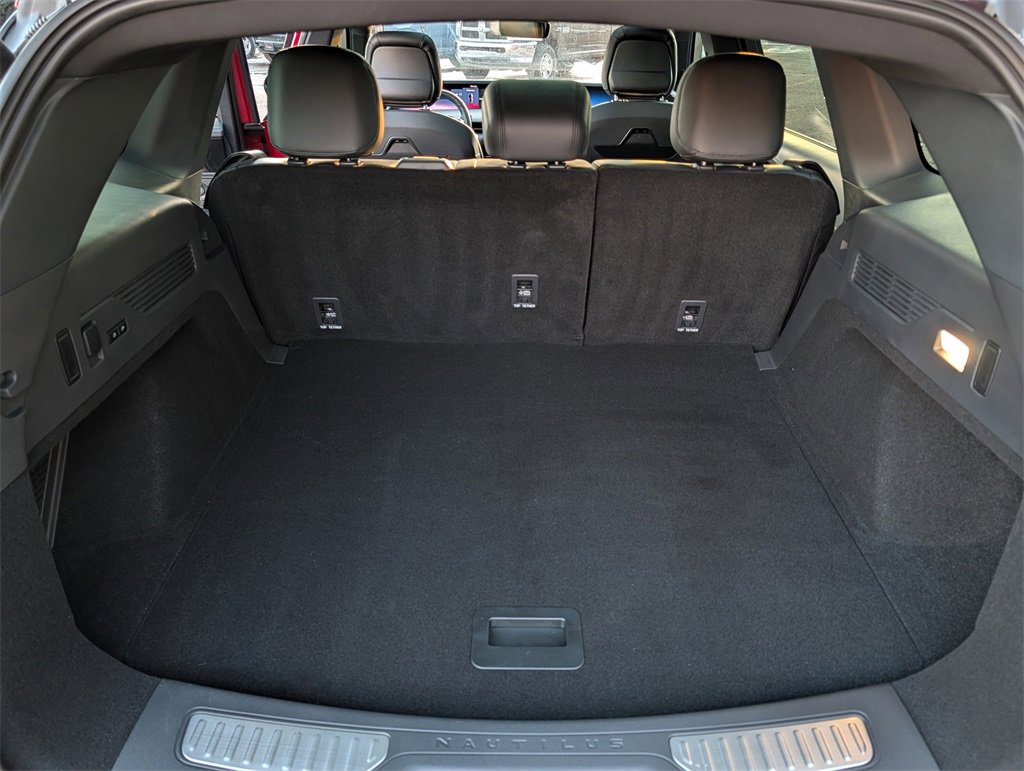 Used 2024 Lincoln Nautilus Premier w/ Equipment Group 102A image 10