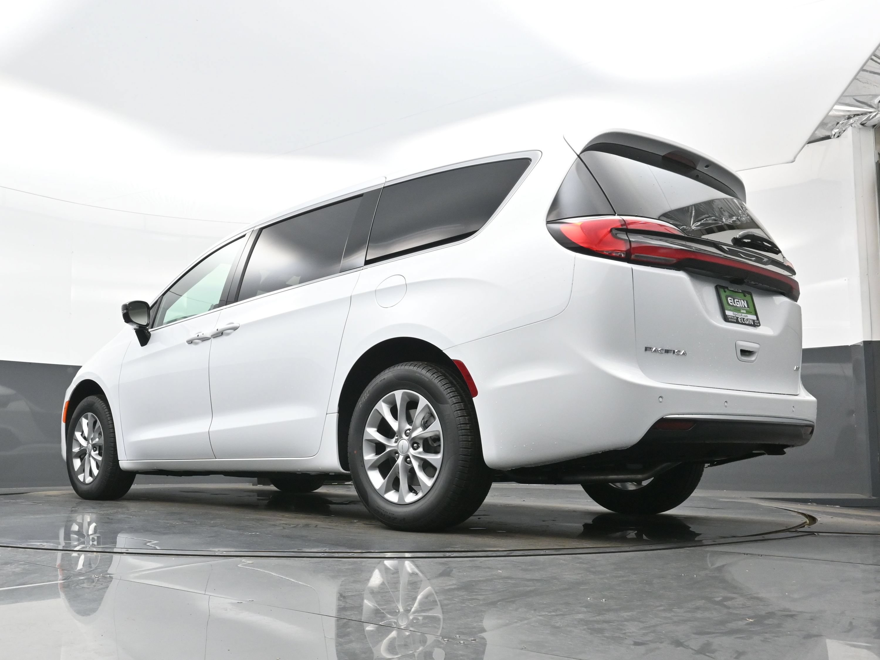 New 2027 Chrysler Pacifica Select AWD/4WD image 17