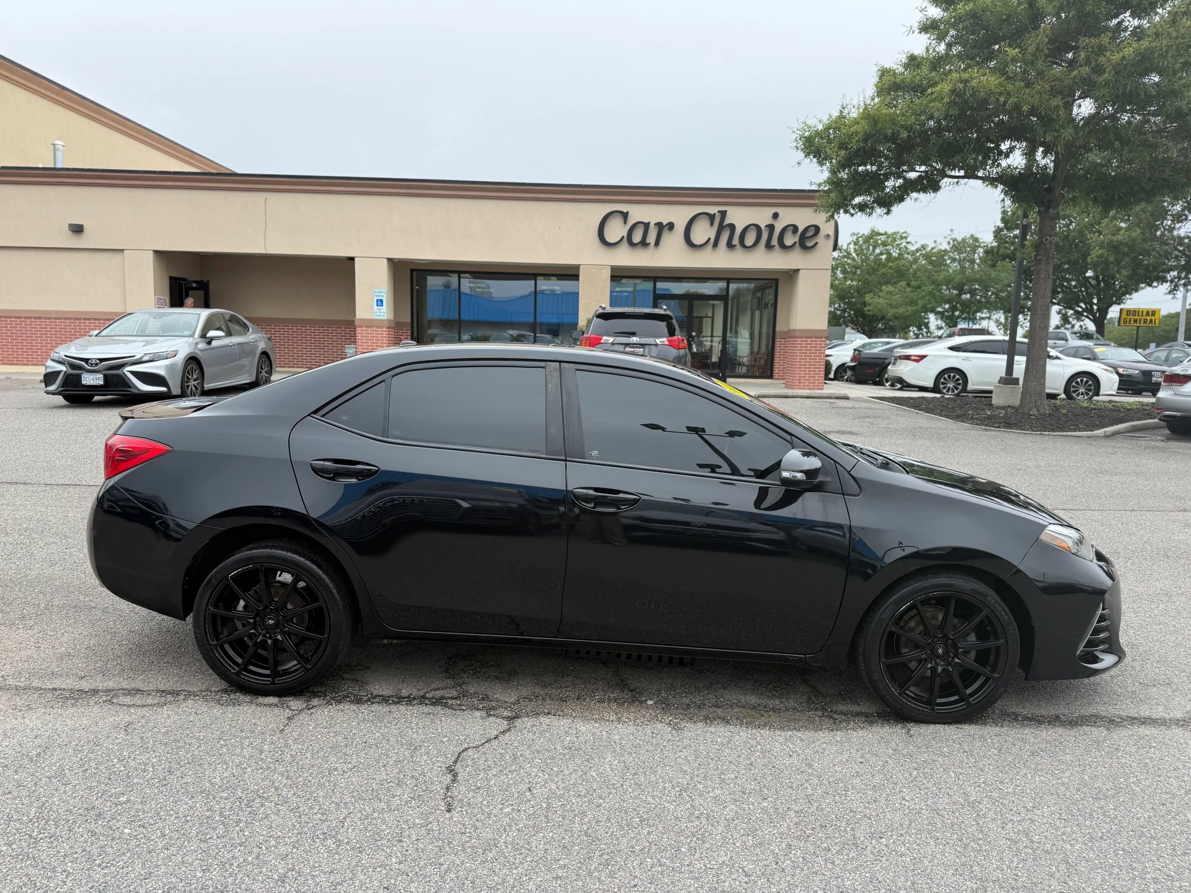 Used 2017 Toyota Corolla XSE w/ Carpet Mat Package (TMS) FWD image 6