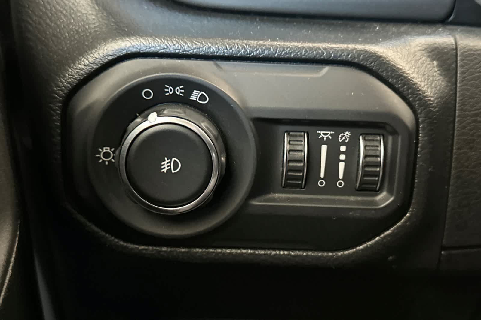 Used 2022 Jeep Wrangler Sport AWD/4WD image 28