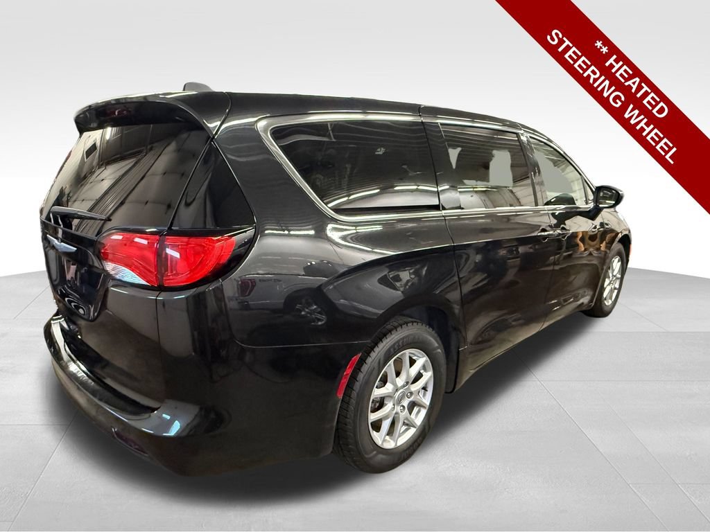 Used 2022 Chrysler Voyager LX FWD image 6