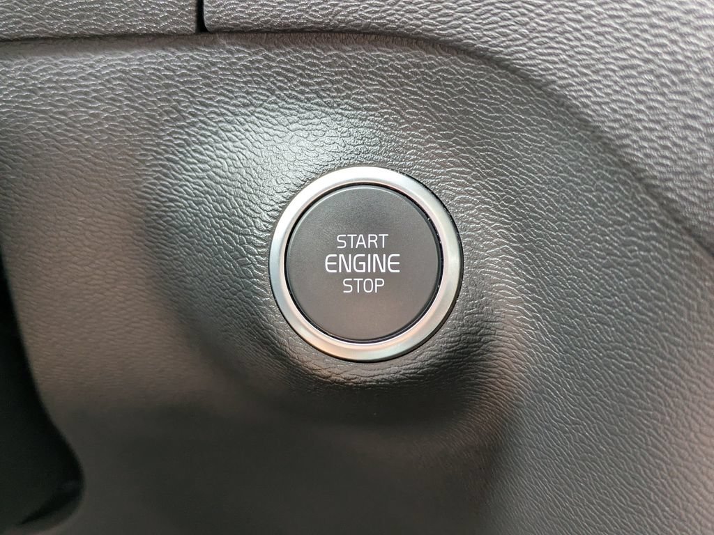 Used 2023 Volvo XC40 B5 Ultimate w/ Climate Package AWD/4WD image 29