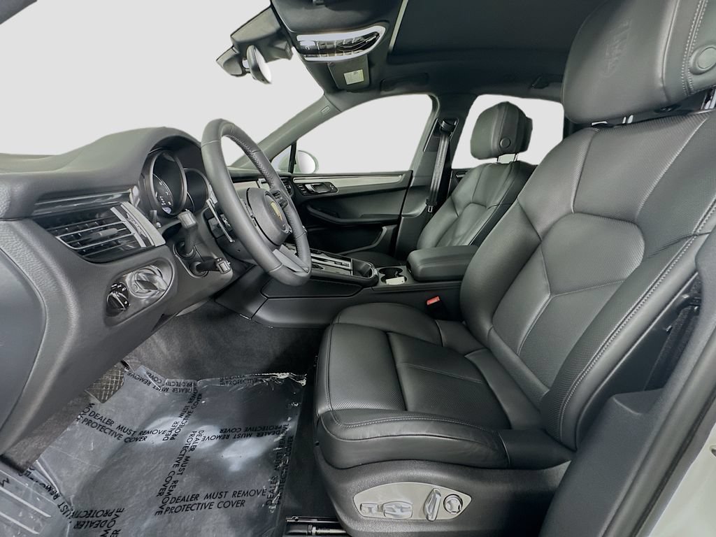 New 2025 Porsche Macan AWD/4WD image 5