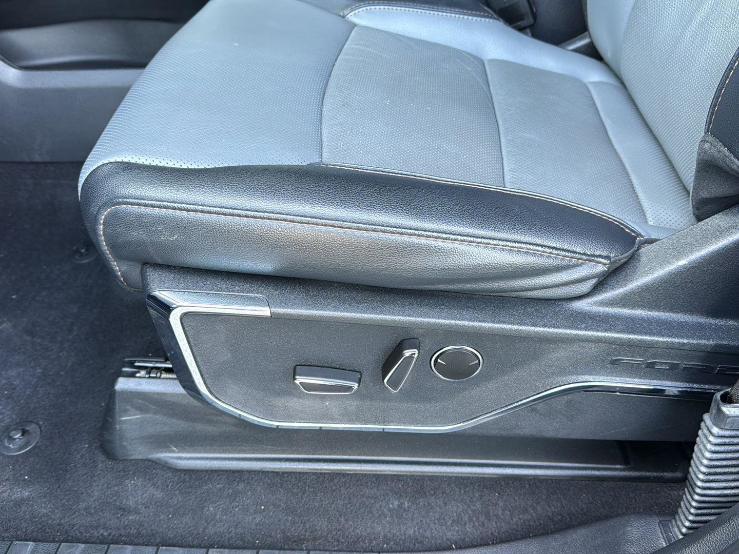 Used 2023 Ford F150 Lightning Lariat image 24