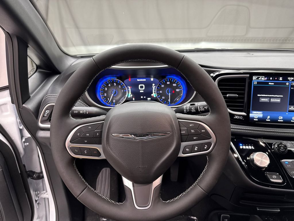 New 2026 Chrysler Pacifica Select image 11