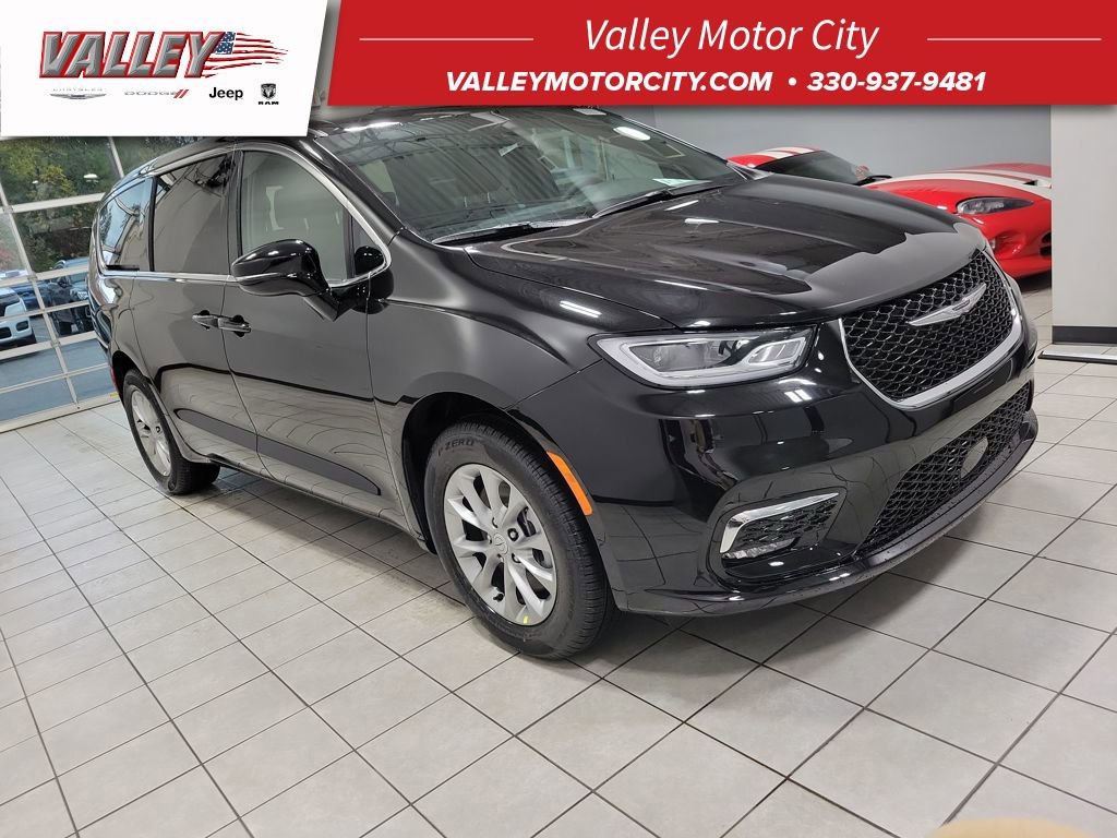 New 2026 Chrysler Pacifica Select