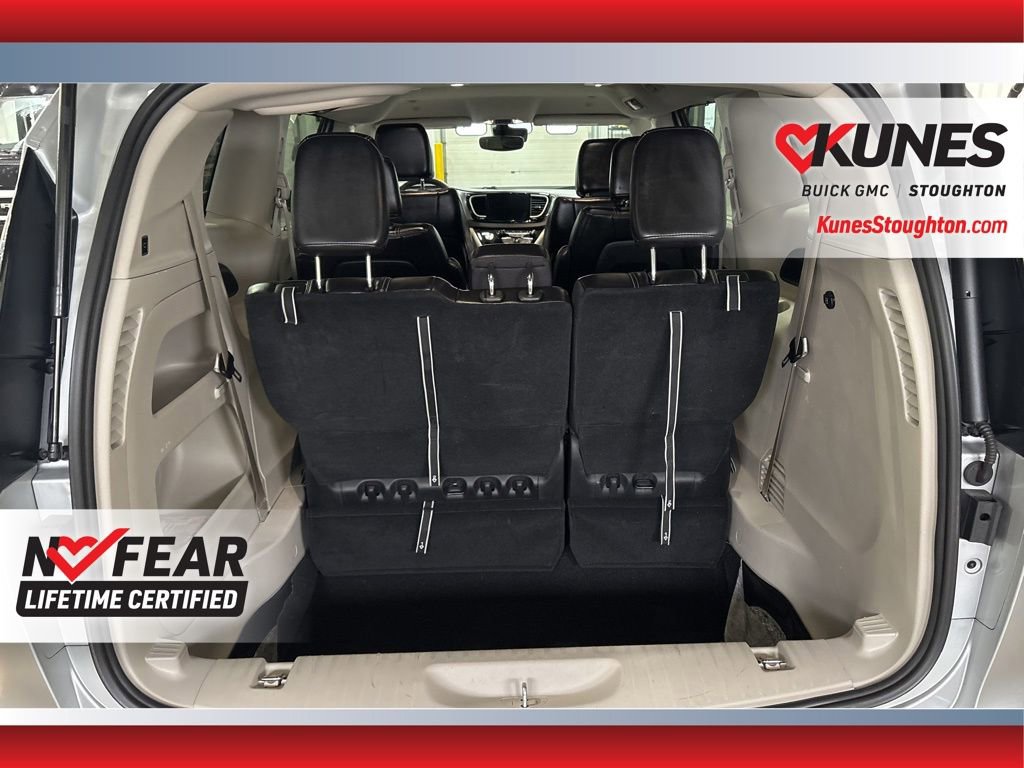 Used 2024 Chrysler Pacifica Touring-L FWD image 15
