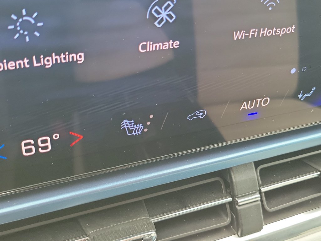 Certified 2024 Chevrolet Equinox EV LT w/ LPO, Trailering Package FWD image 25