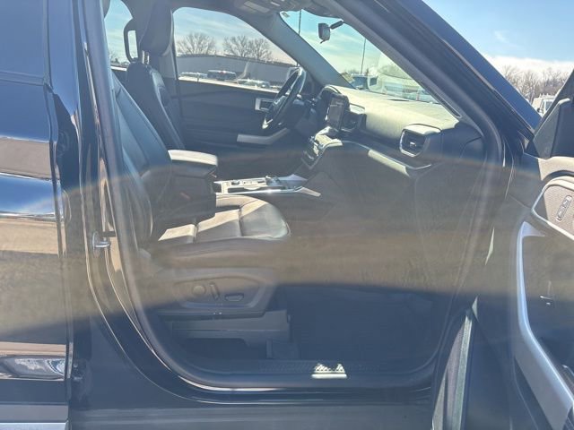 Used 2023 Ford Explorer XLT w/ Equipment Group 202A image 12