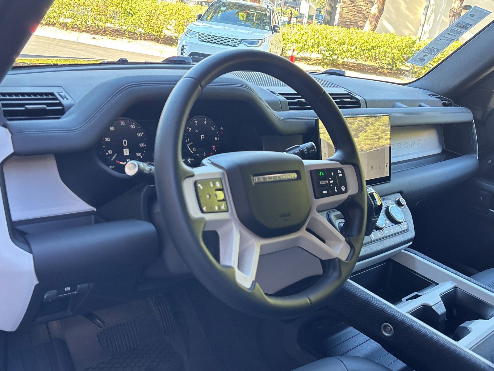 Used 2025 Land Rover Defender 110 S image 4