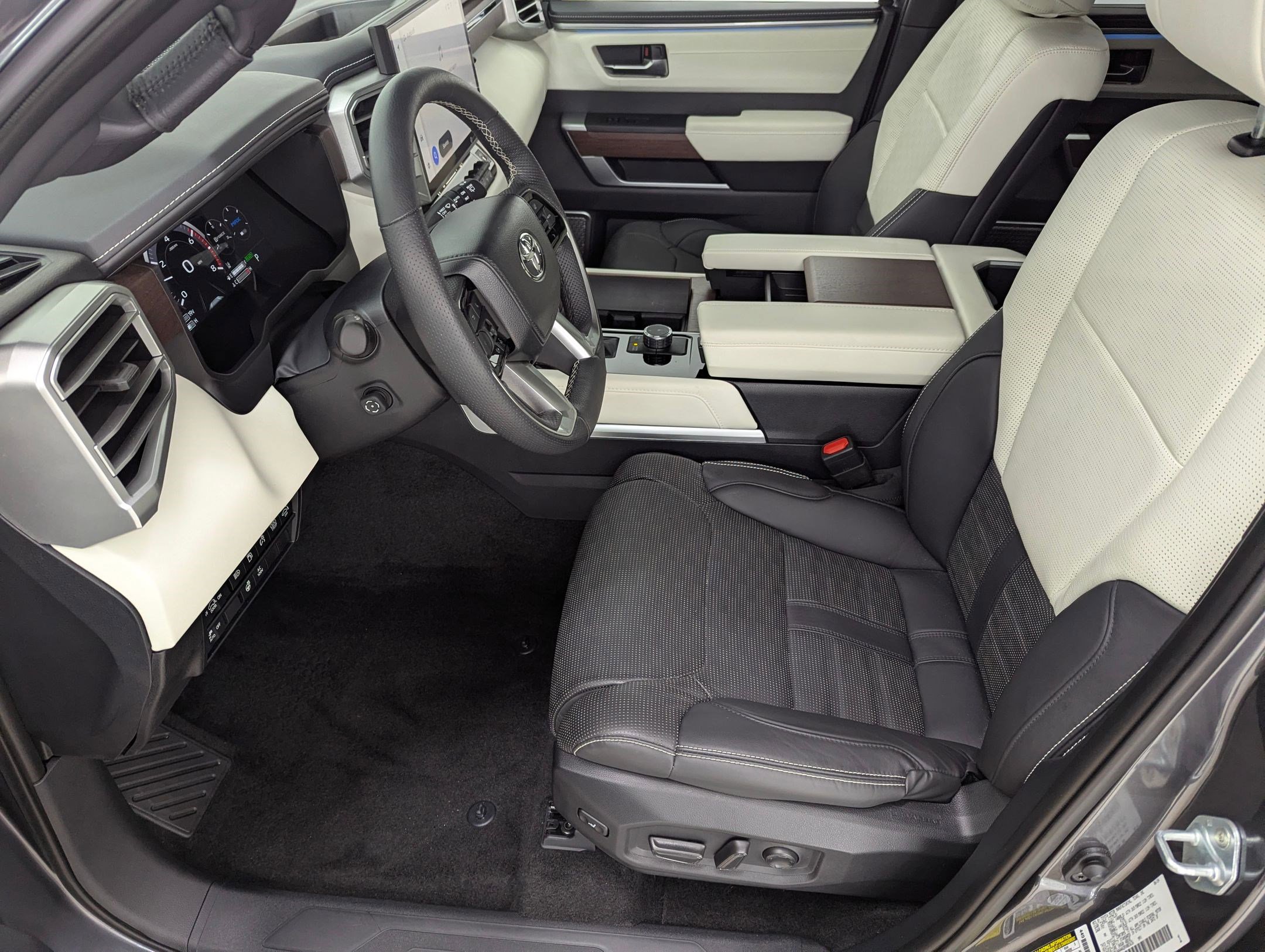 Used 2024 Toyota Sequoia Capstone image 5