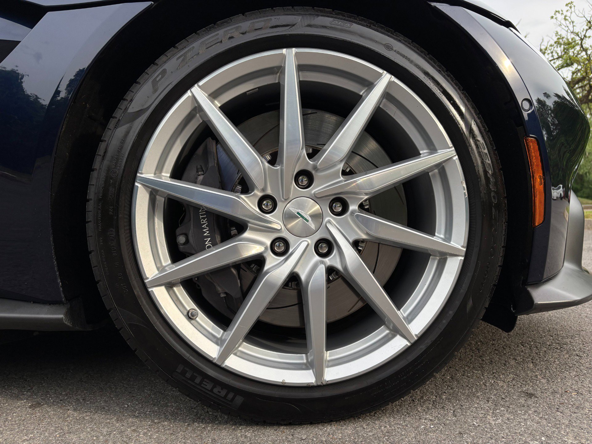 Used 2020 Aston Martin V8 Vantage Coupe RWD image 44