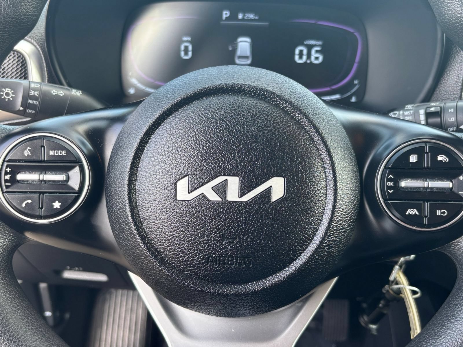 Used 2025 Kia Soul LX w/ LX Technology Package FWD image 19