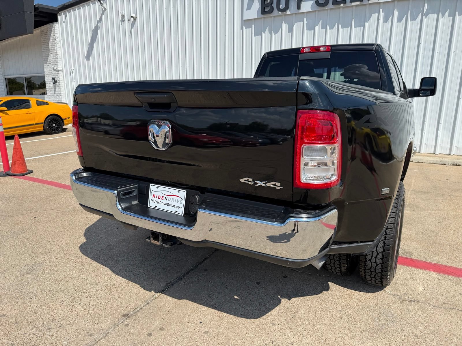 Used 2024 RAM 3500 Tradesman w/ Chrome Appearance Group AWD/4WD image 6