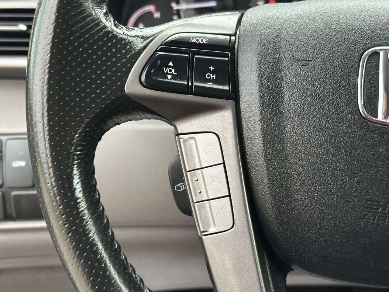 Used 2016 Honda Odyssey Touring Elite image 32