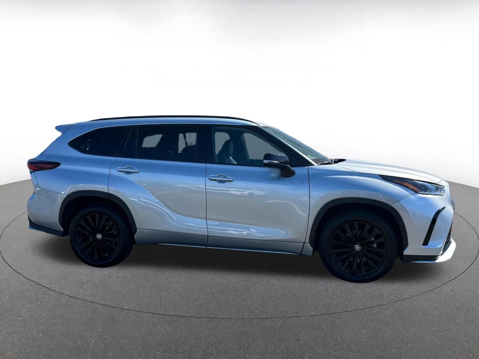 Used 2024 Toyota Highlander XSE FWD image 15