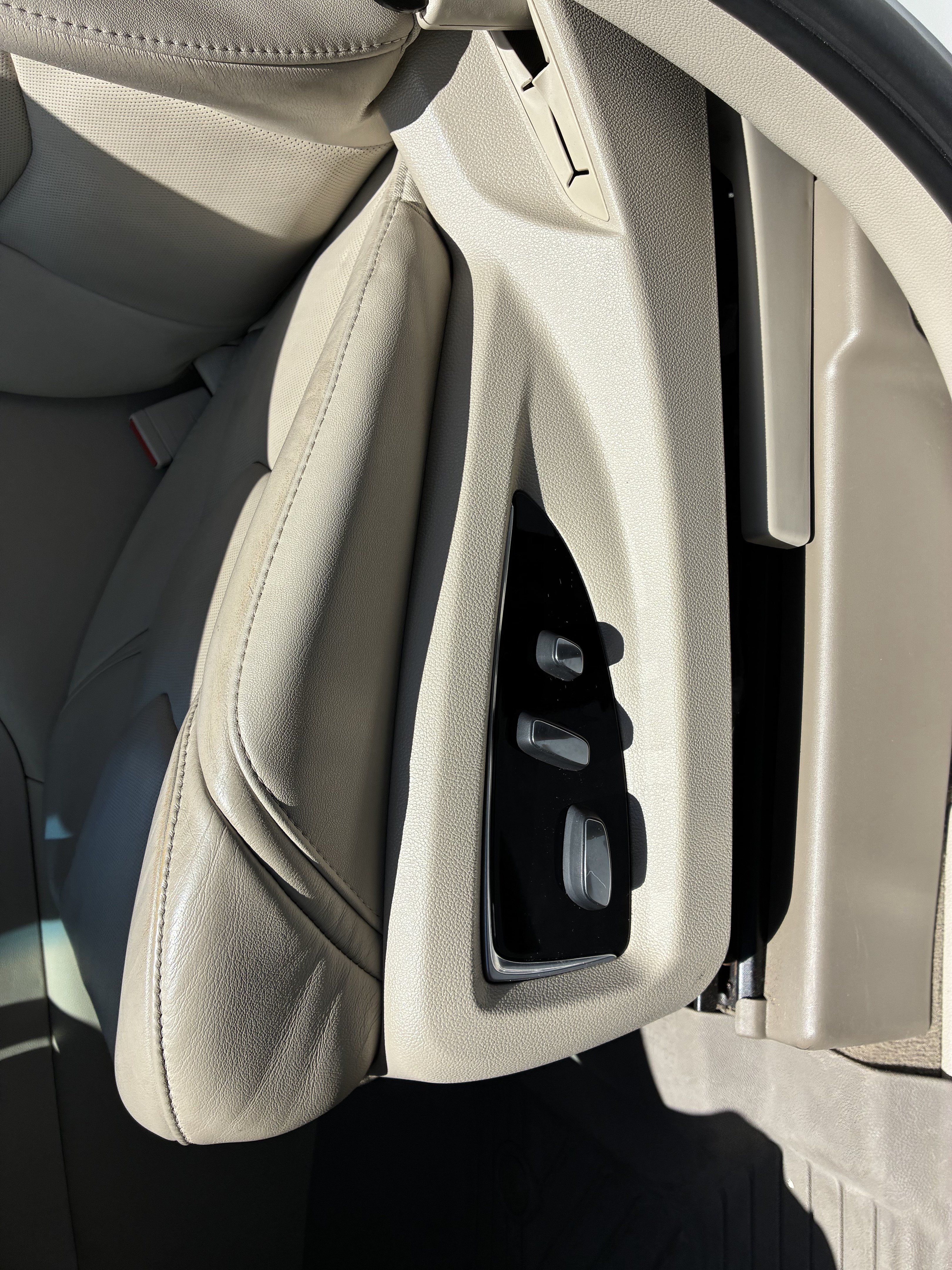 Used 2019 Cadillac Escalade ESV Premium Luxury AWD/4WD image 28