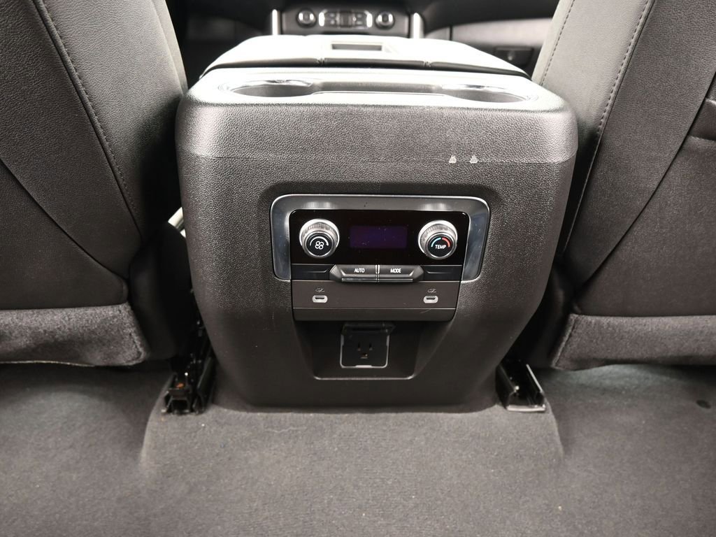 Used 2024 Chevrolet Suburban Z71 image 42