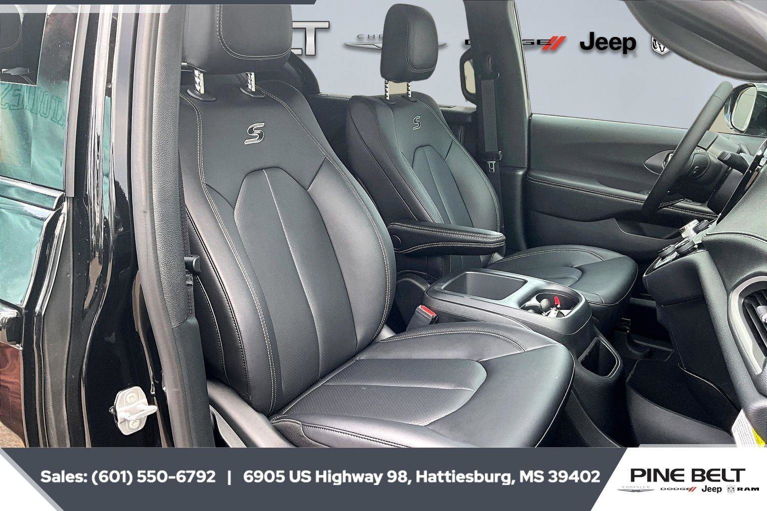 New 2026 Chrysler Pacifica Select w/ S Appearance Package image 9