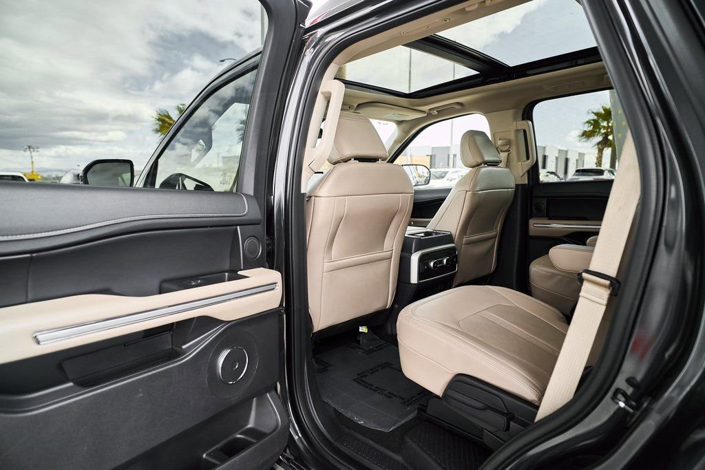Used 2024 Ford Expedition Limited image 14