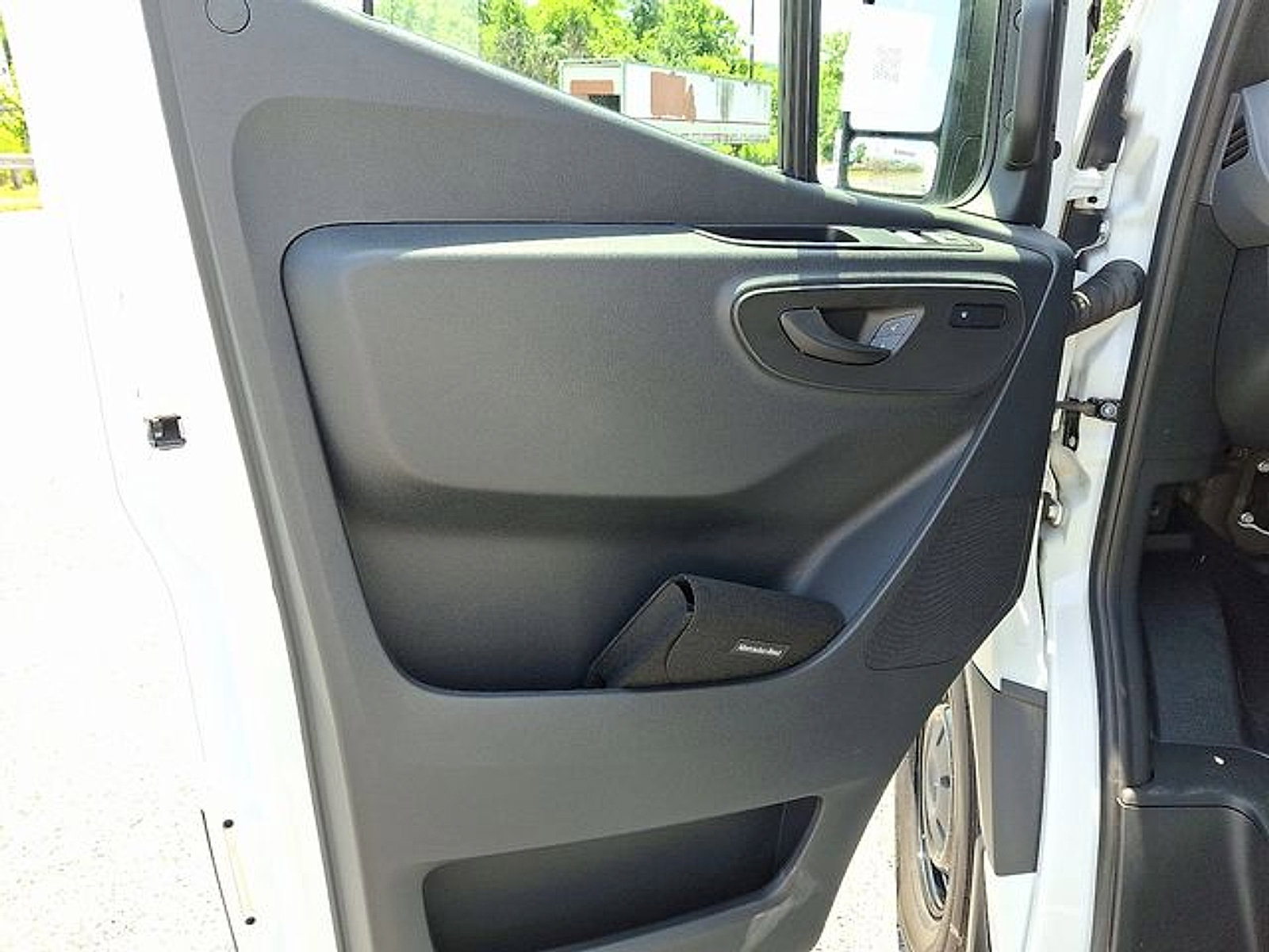 Used 2025 Mercedes-Benz Sprinter 2500 image 12