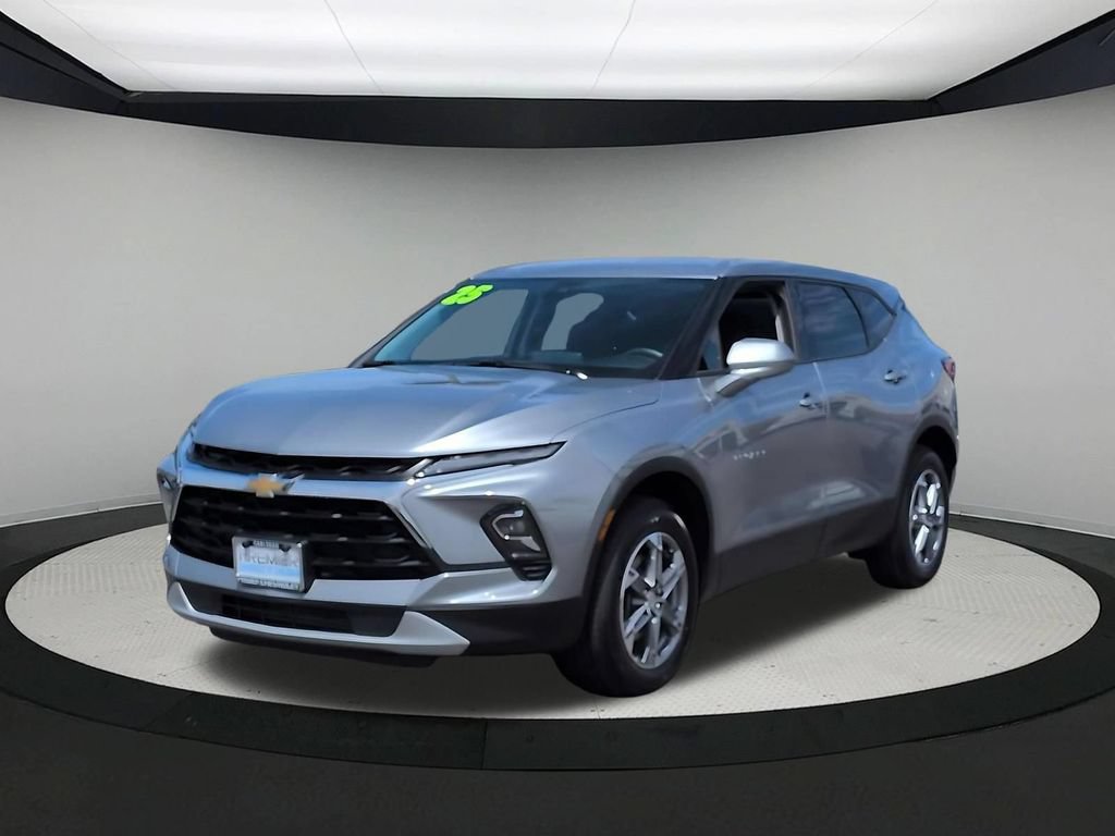 Used 2025 Chevrolet Blazer LT FWD image 4